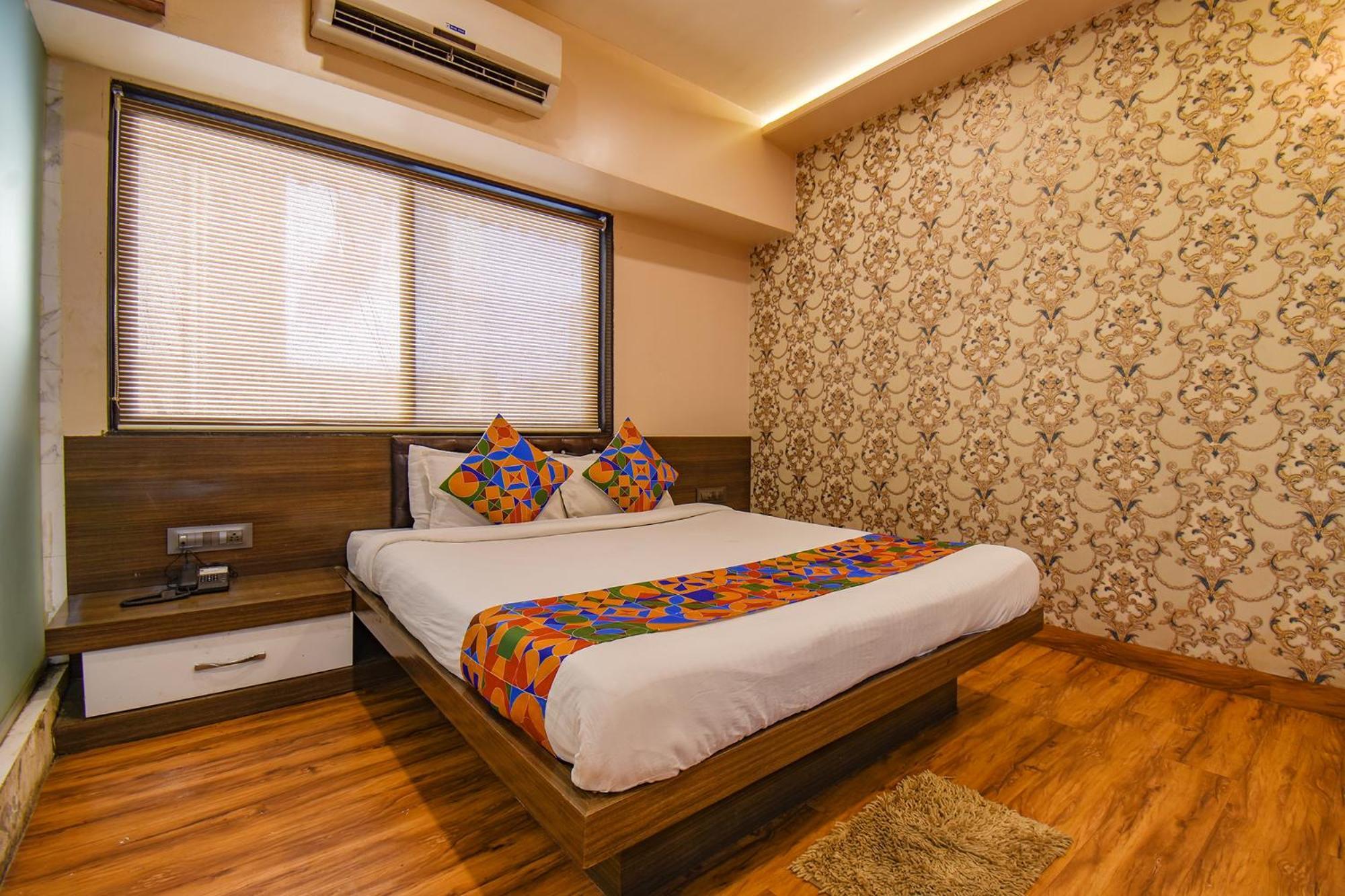 Fabexpress Glory - Nr Skywalk Bridge Hotell Pimpri-Chinchwad Eksteriør bilde