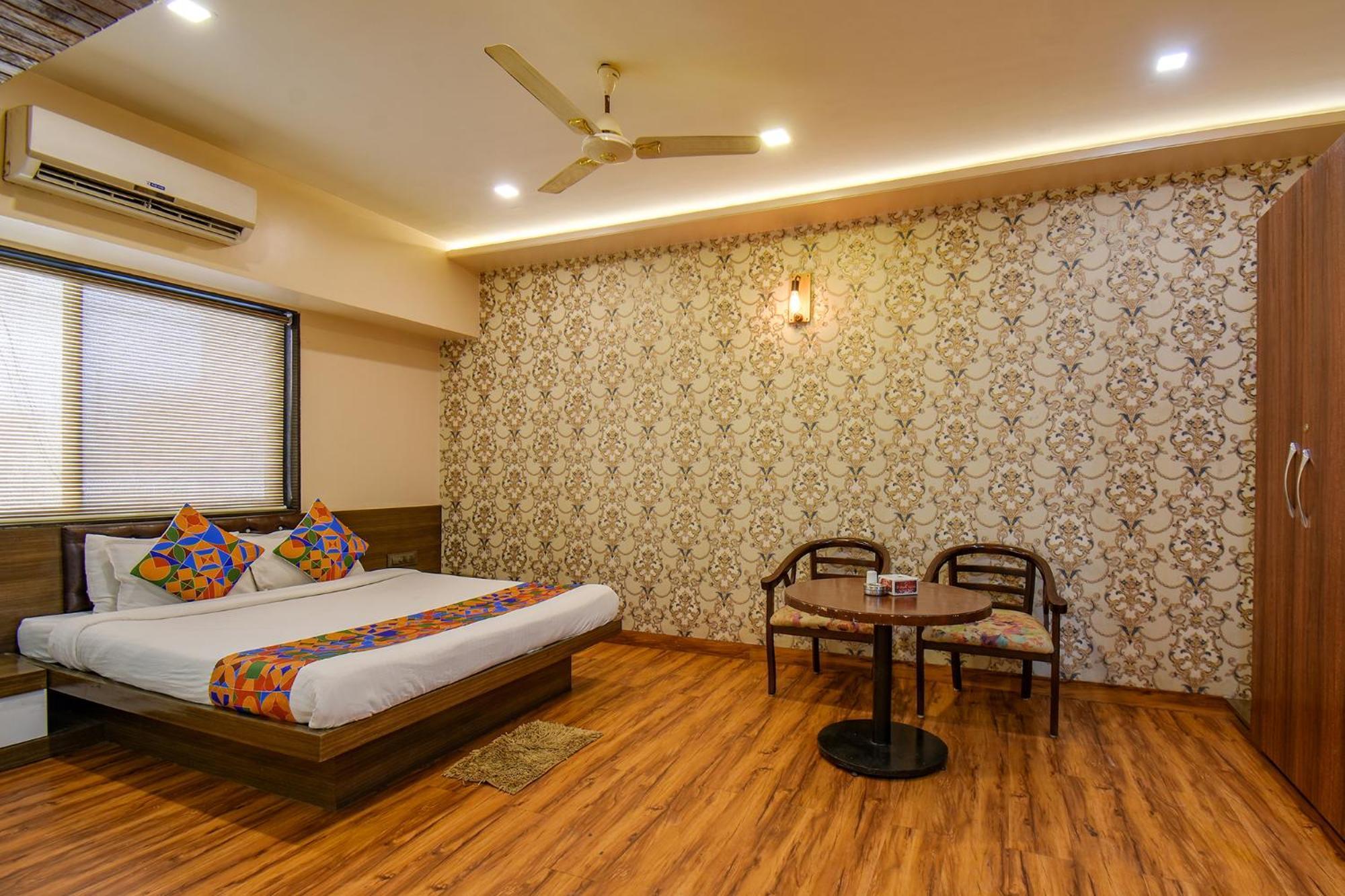 Fabexpress Glory - Nr Skywalk Bridge Hotell Pimpri-Chinchwad Eksteriør bilde